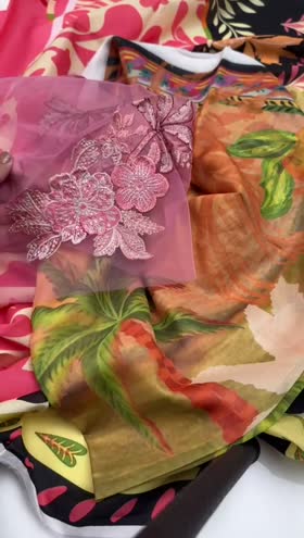 Rs 4500 Hemline La Dolce by Mushq Lawn Emb 3pc Outlet Stock [Spring Avenue]
