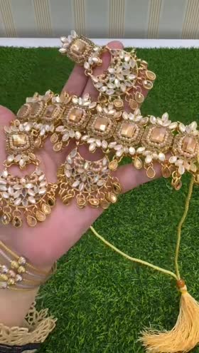 Rs 2700 luxury kundan set