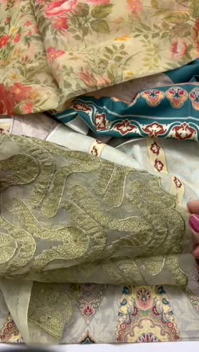 Rs 2500 Iznik lawn Emb 3pc