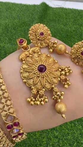 Rs 2500 Rajwari locket set