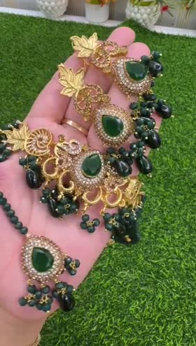 Rs 2950 choker set with bindia