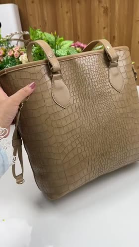 Rs 3200 Big Sized Hand Bag [Dispatch time 15 Days]