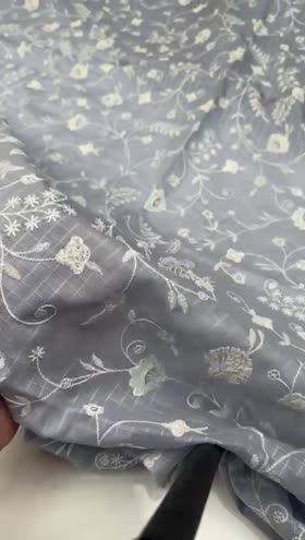 Rs 4550 Wareesha Lawn Emb 3pc